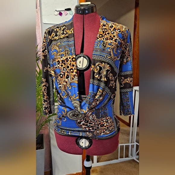 Beautiful Lace Detailed Top size Small - Picture 1 of 6